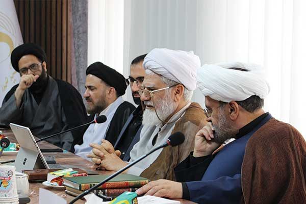 تصویری از جلسۀ رونمایی کتاب اندیشه تفسیری صدر و سخنرانان